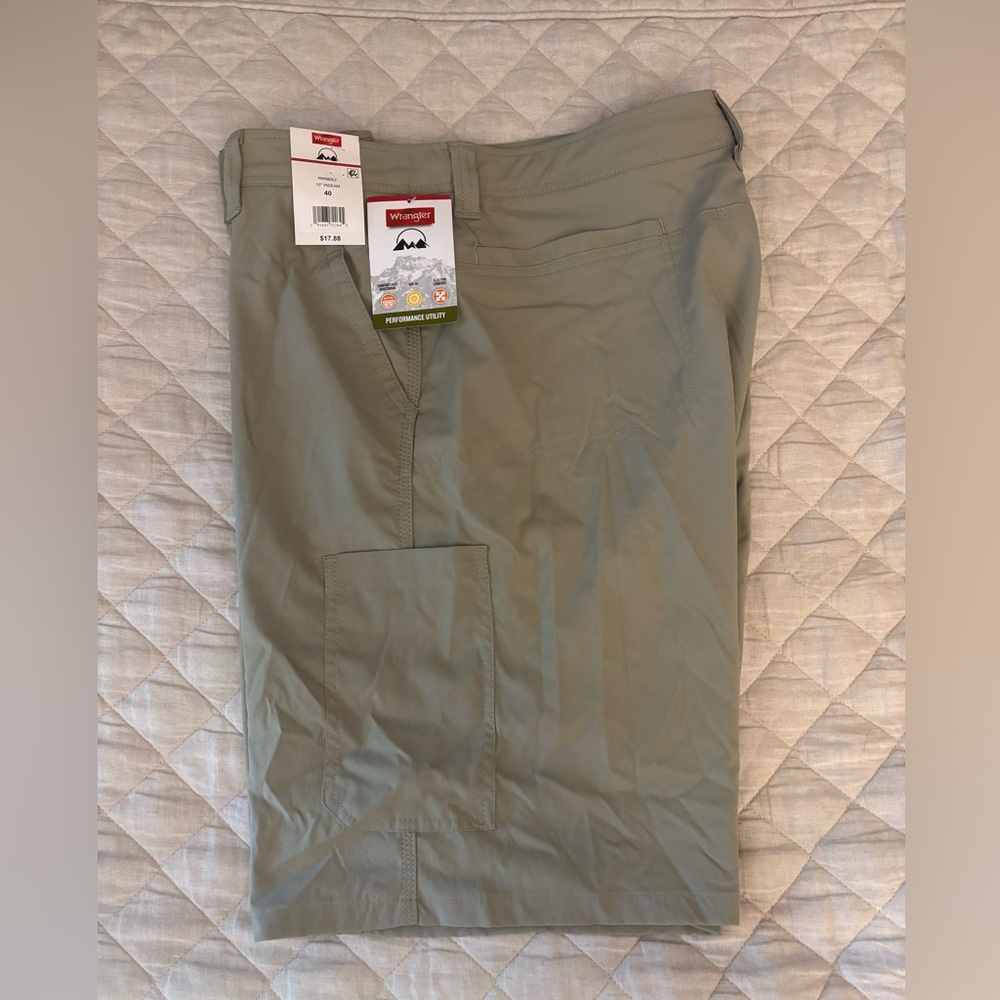 Wrangler Men's Khaki Utility Shorts - Picture 2 of 4